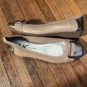 Anne Klein Flats Shoes Sports AKUPLIFT Metallic Gold Mesh AK Emblem Size 10 1/2M